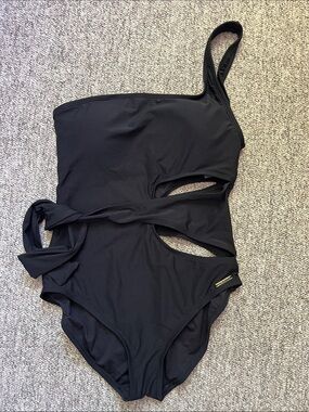 Vince Camuto women’s Black One-Shoulder One-Piece Swimsuit